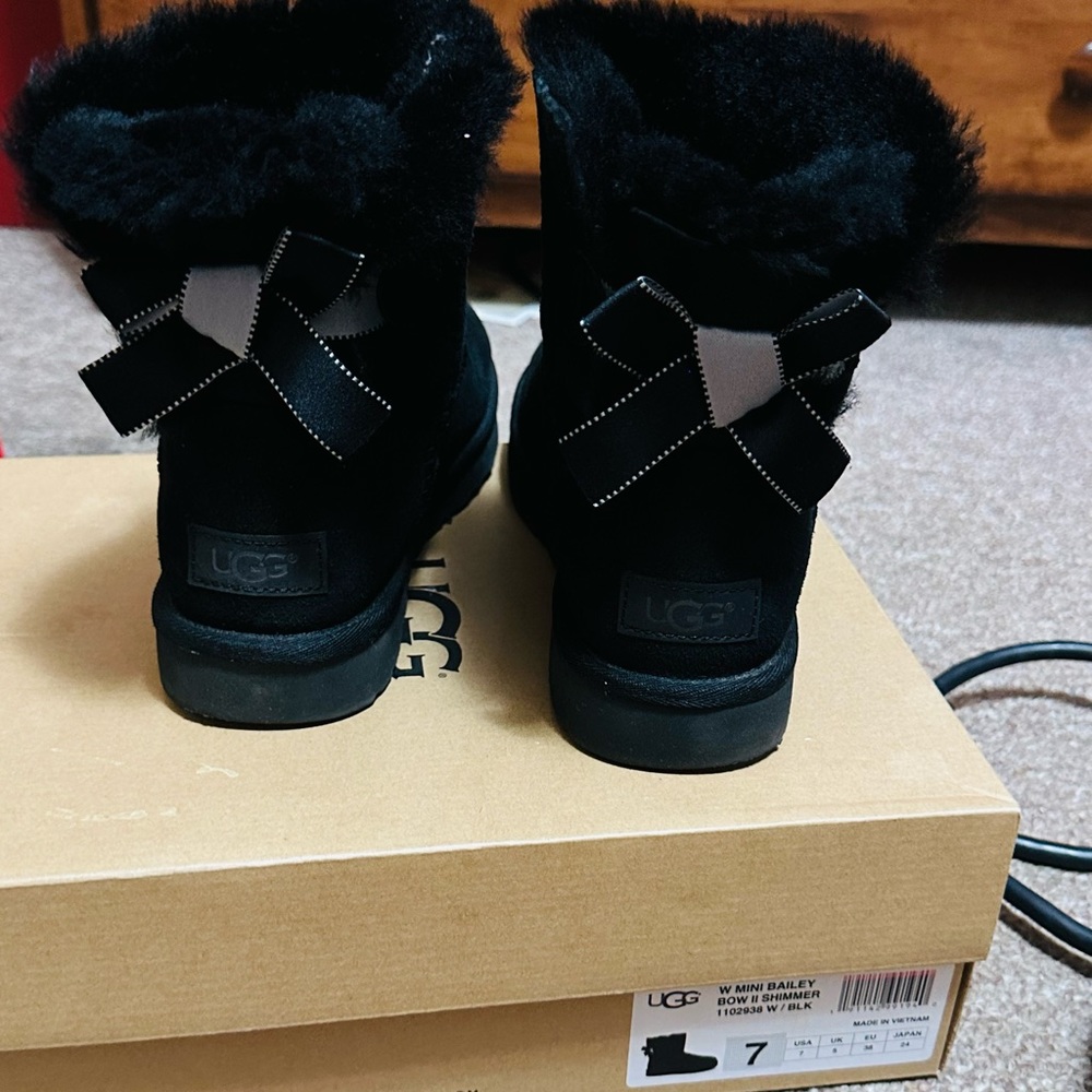 Black mini Bailey bow black Uggs
